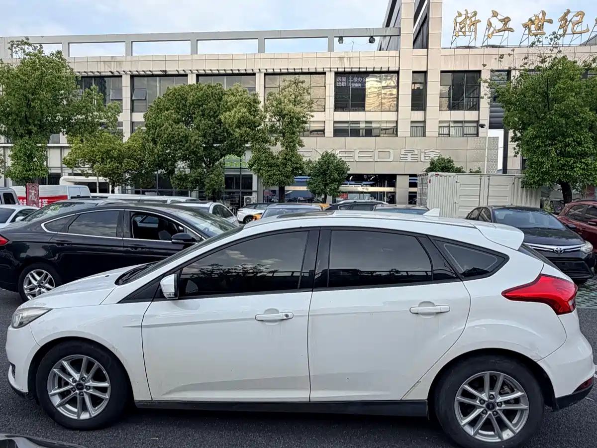 Фото 3 - Ford Focus