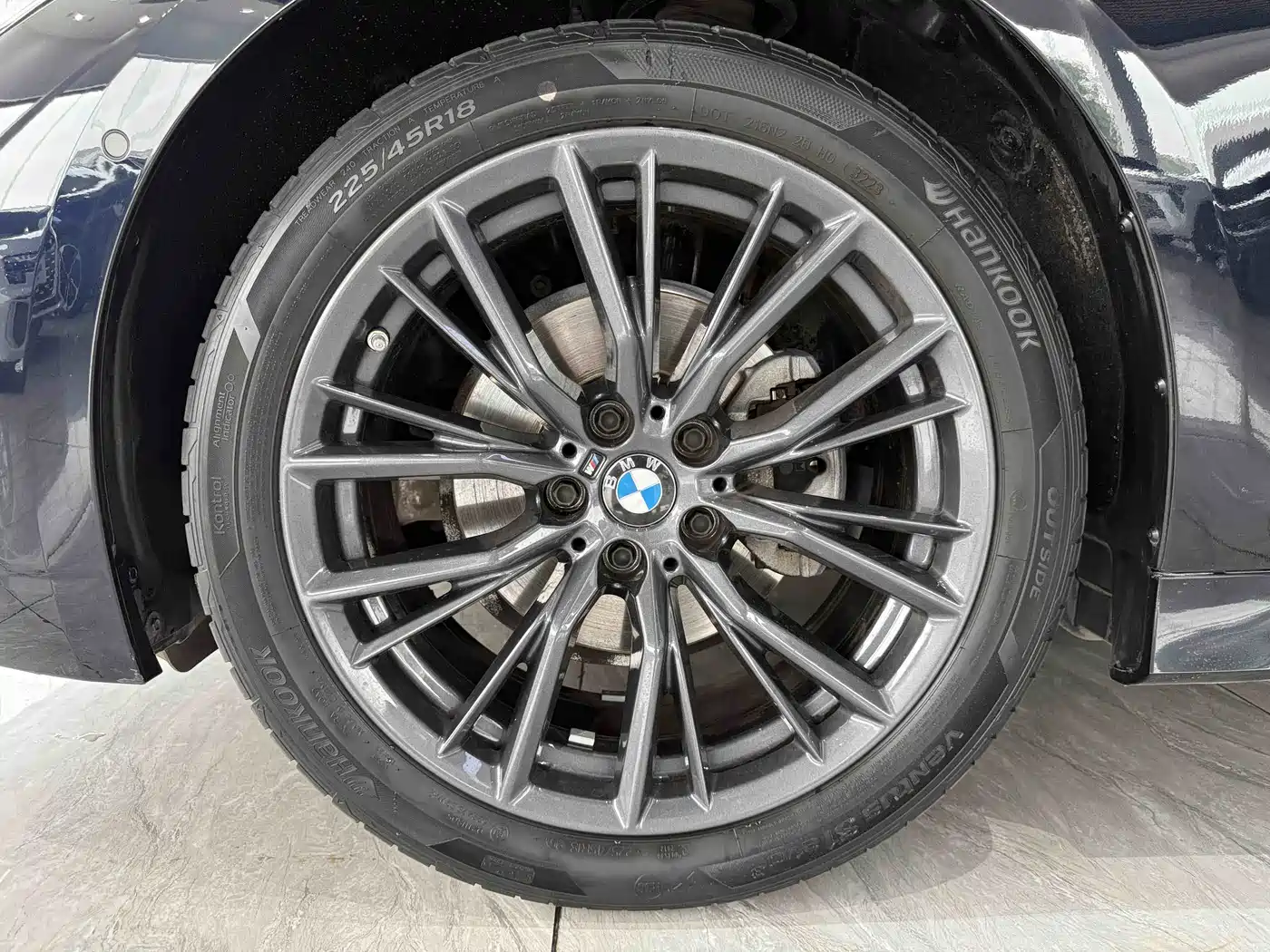 BMW 3 Series 2024 325Li M Sport Shadowline Package фото 16
