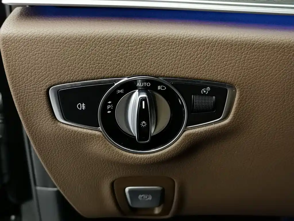 Mercedes-Benz E-Class, миниатюра 21