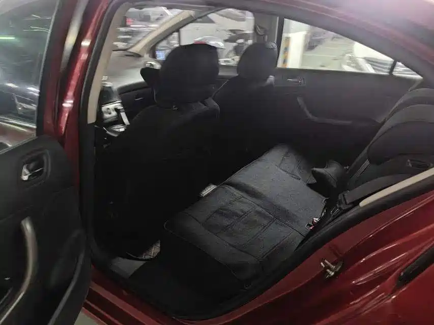 Peugeot 408 2010 2.0L Automatic Comfort фото 5