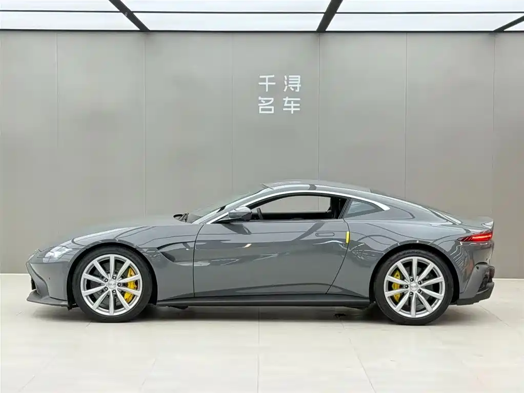 Aston Martin V8 Vantage 2023 2022 4.0T V8 Coupe