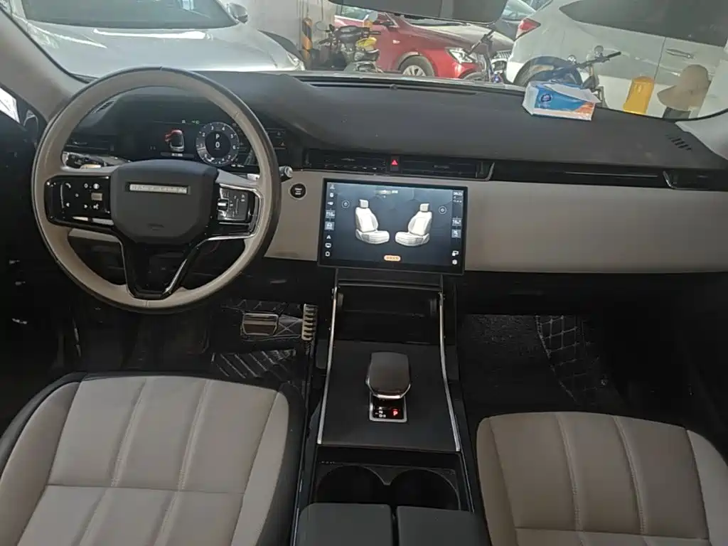Land Rover Range Rover Evoque 2026 2024 Range Rover Evoque L 249PS Light Master Edition