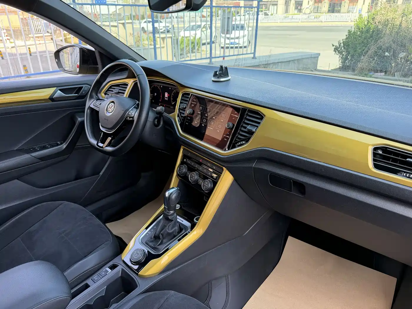 VOLKSWAGEN T ROC EXPLORING SONGS