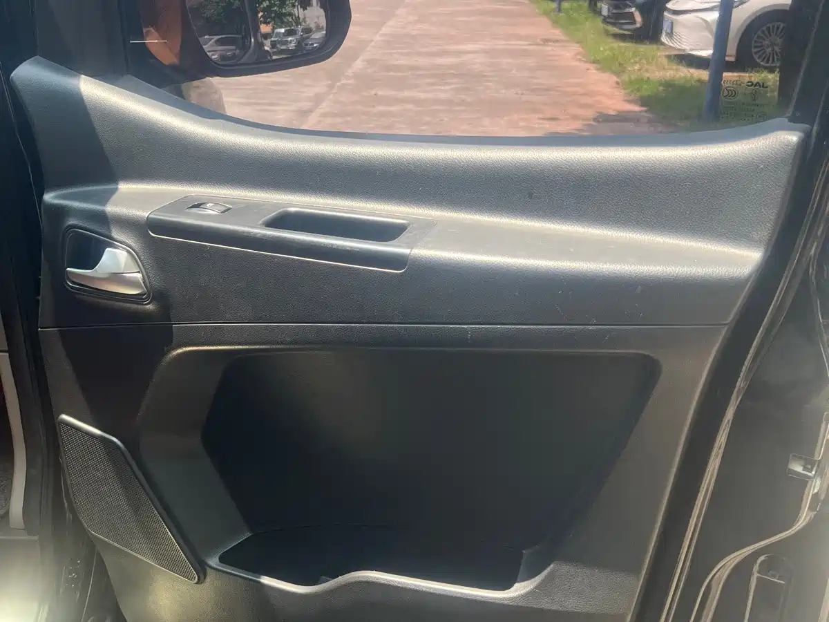 JAC Refine M3 2018 2018 IKEA Edition 1.6L Luxury