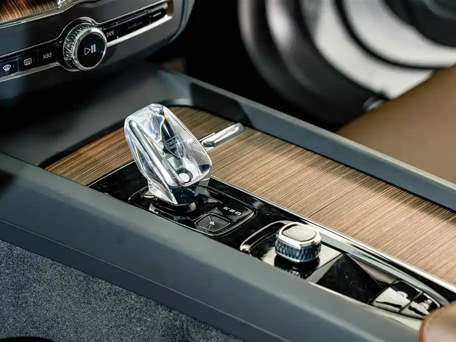 Volvo XC60 Plug-in Hybrid 2024 2023 T8 PHEV Long Range AWD Inscription Luxury Enjoyment Edition