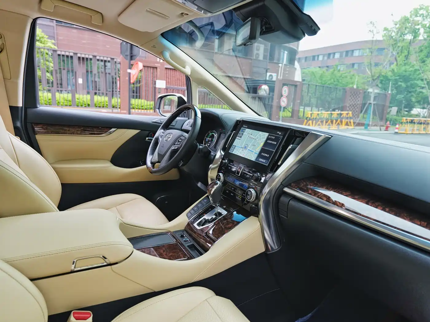 Toyota Alphard 2020 Hybrid 2.5L Luxury Edition фото 8