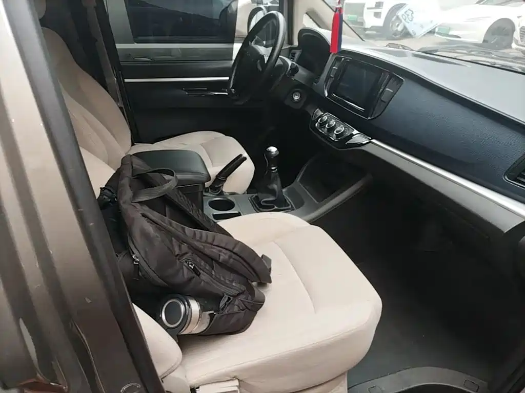 Dongfeng Fengxing Lingzhi 2025 2023 M5L 1.6L Basic 7-seater