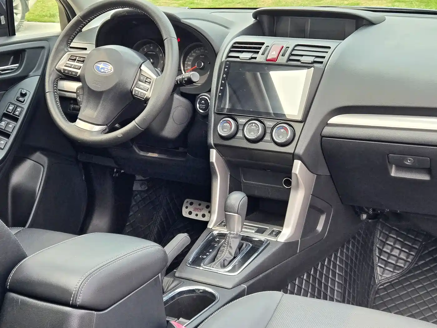 Subaru Forester 2013 2.5i Automatic Luxury Edition фото 10