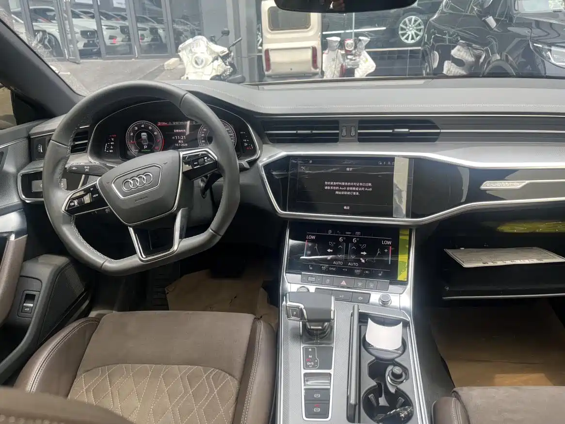 Фото 6 - Audi A7L