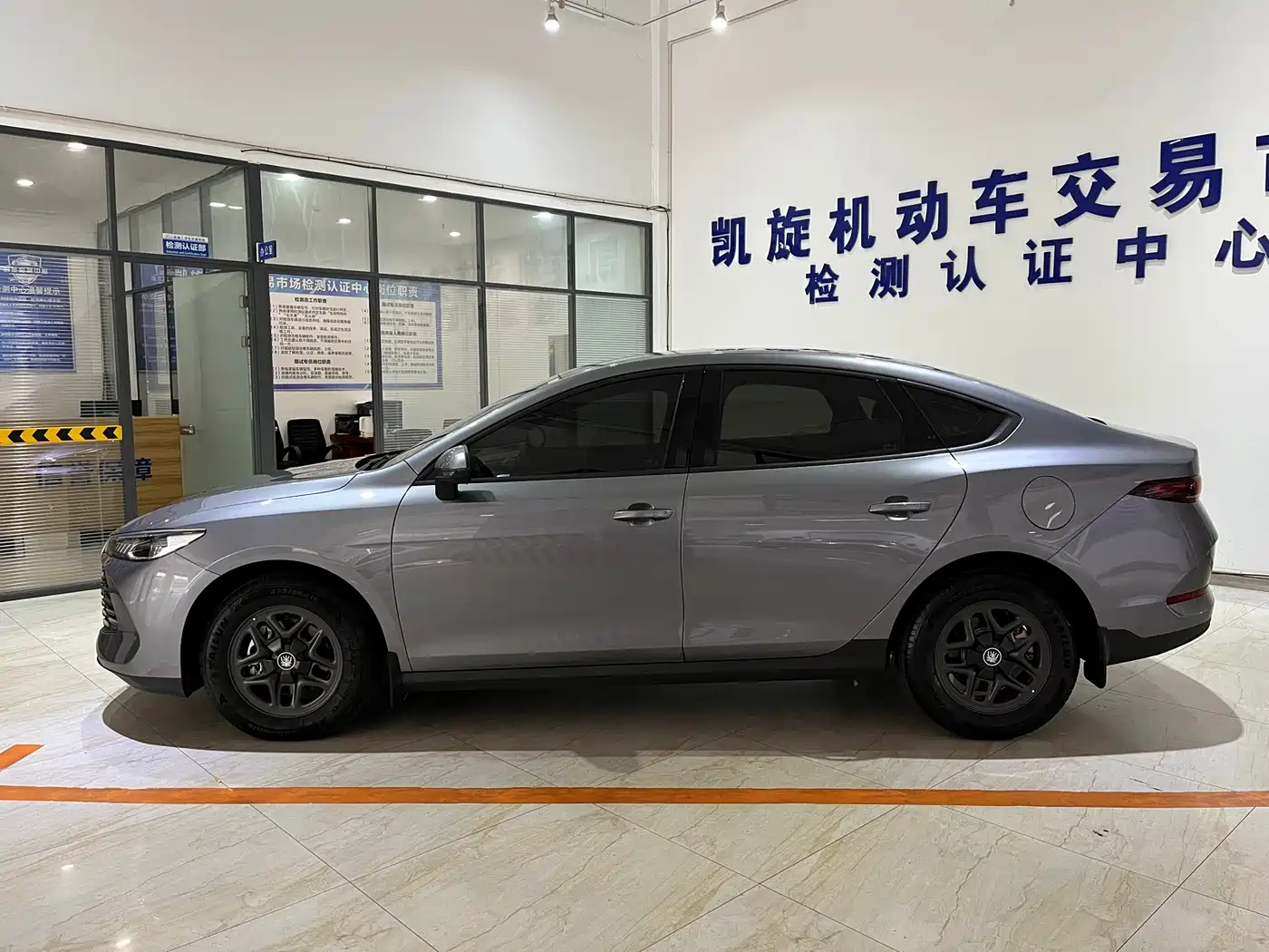 BYD Qin PLUS 2025 DM-i Smart Drive 55KM Leader фото 7