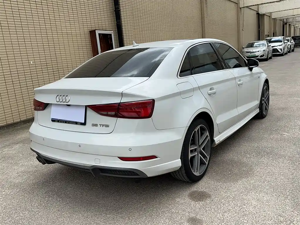 Audi A3 2018 30th Anniversary Limousine 35 TFSI Progressive фото 5
