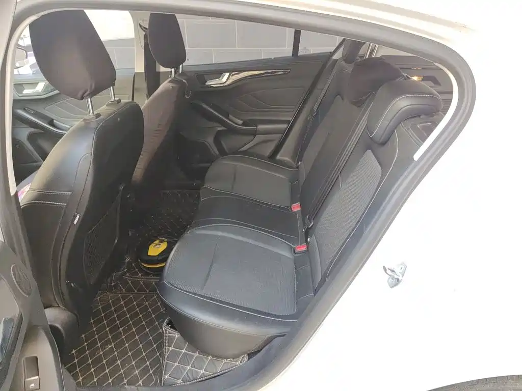 Ford Focus 2022 2021 Hatchback EcoBoost 180 Auto Trend