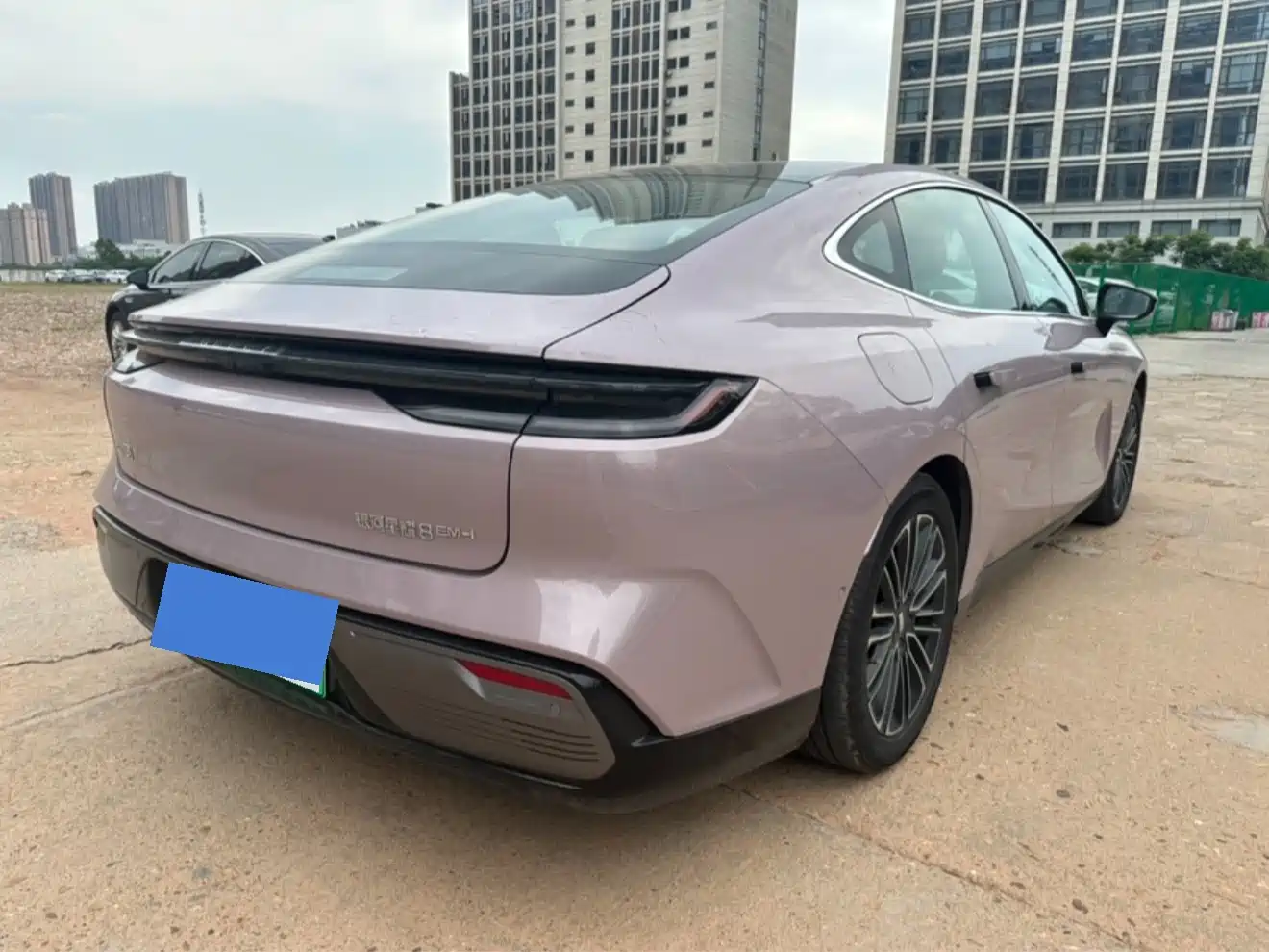 Geely Galaxy Galaxy Xingyao 8 2025 60km EM-i Luxury Edition фото 4