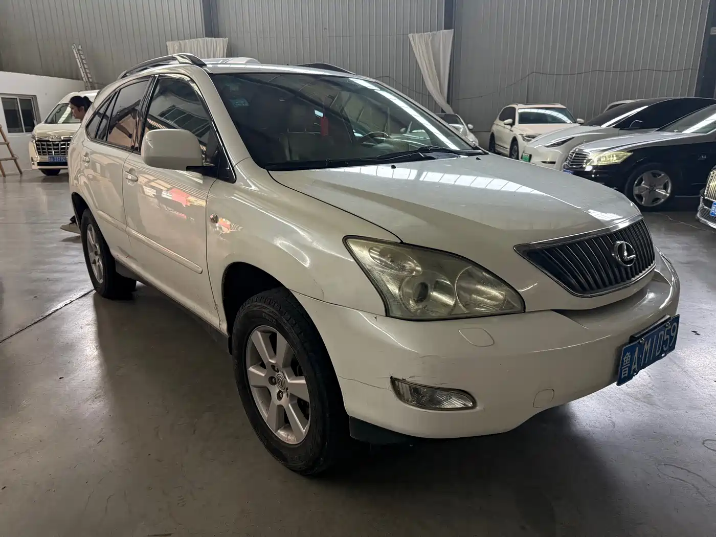 Photo 2 - Lexus RX Classic