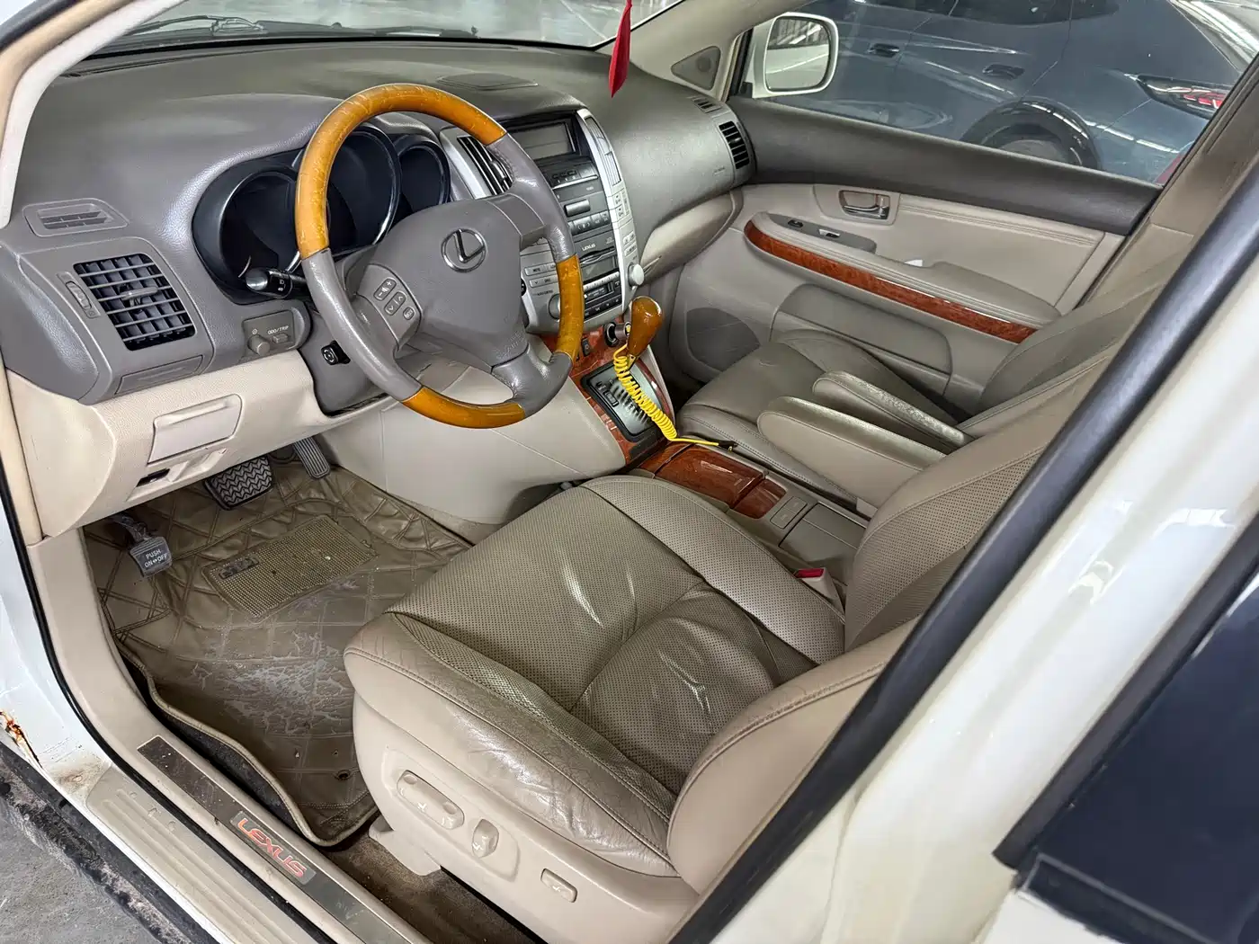 Photo 7 - Lexus RX Classic