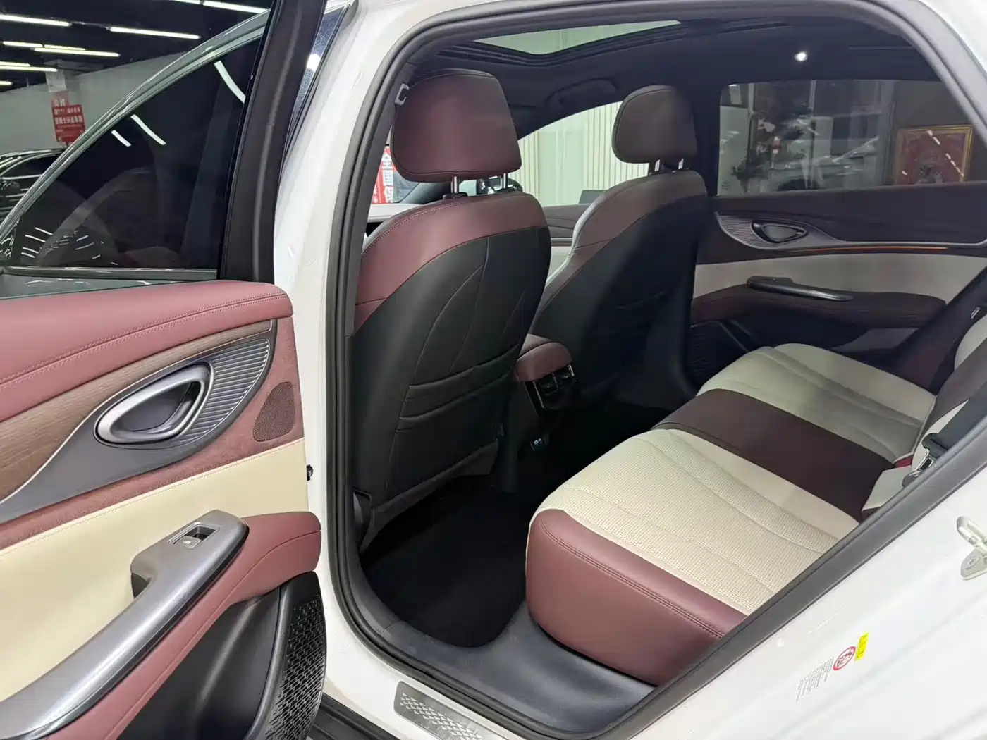 BYD Seal 2023 DM-i 1.5L 121km Premium фото 6