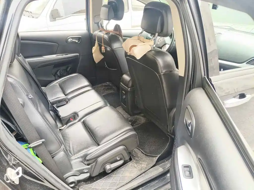 Dodge Journey 2013 2013 Model 2.4L 2WD Premium Edition