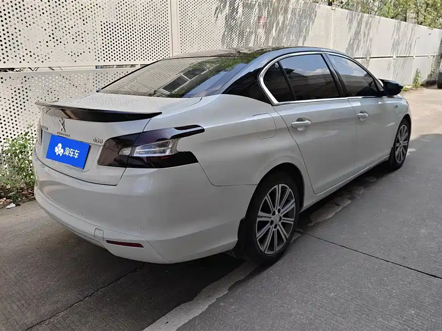 Peugeot 408 2015 Model 1.2T Automatic Luxury Edition фото 3