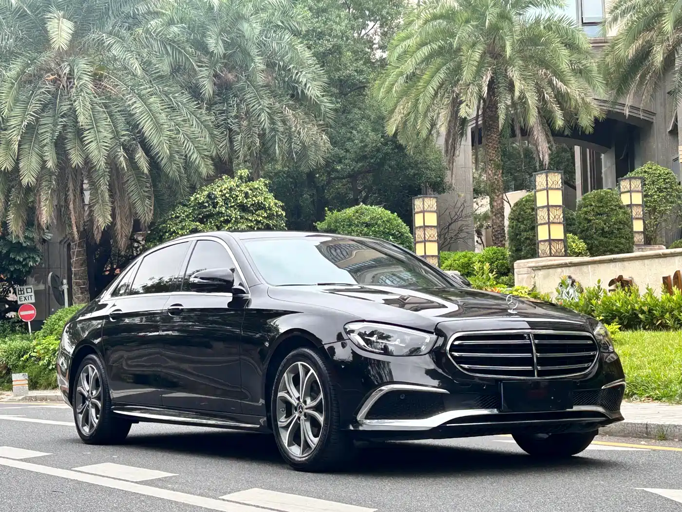 Mercedes-Benz E-Class 2021 E 300 L Fashion фото 3