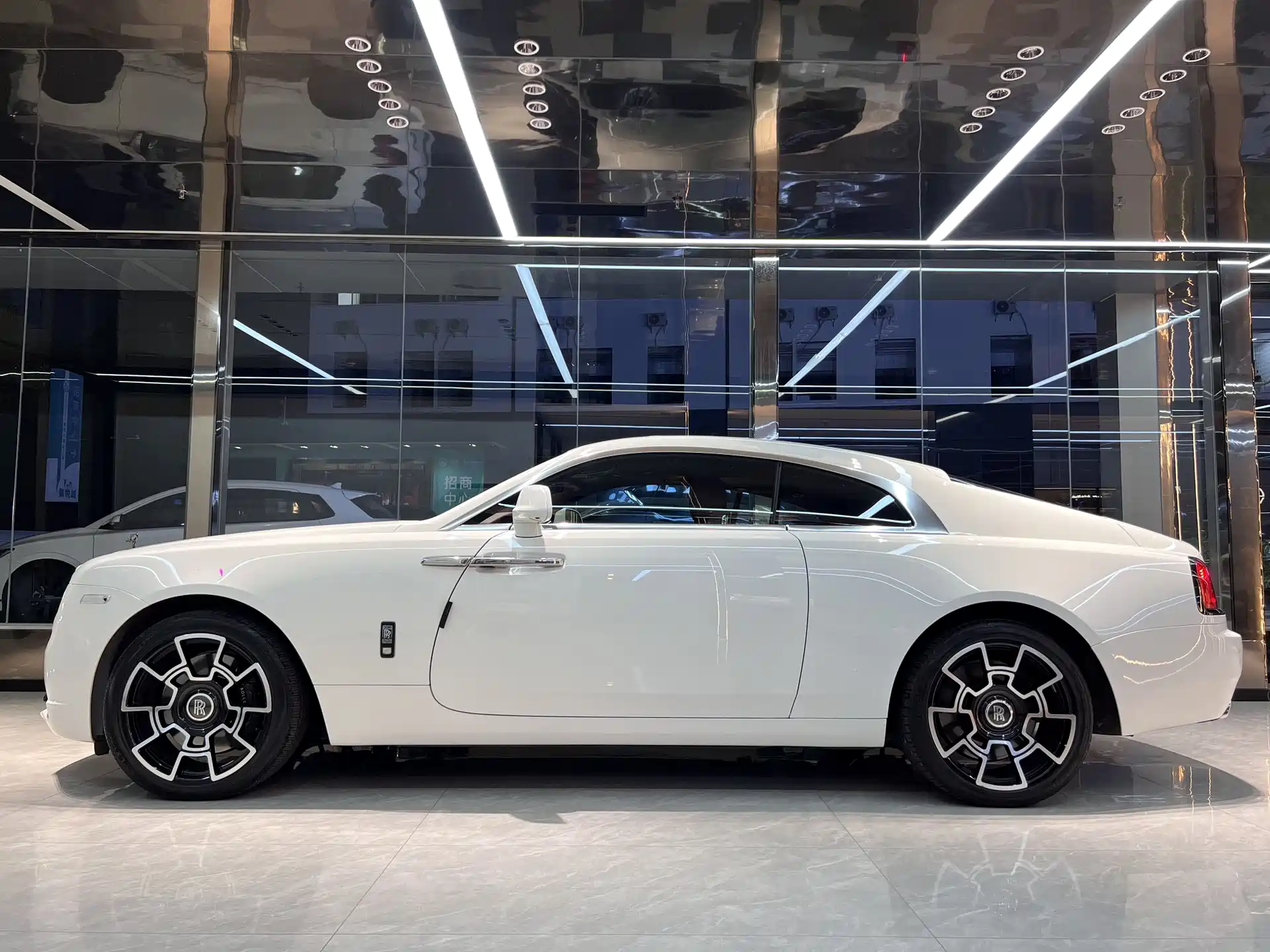 Фото 3 - Rolls-Royce Wraith