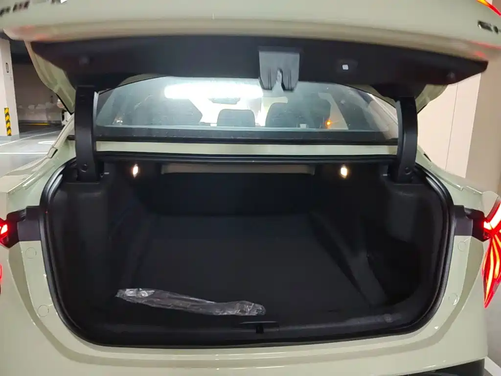 Hongqi EH7 2026 2025 690 Smart Selection Edition
