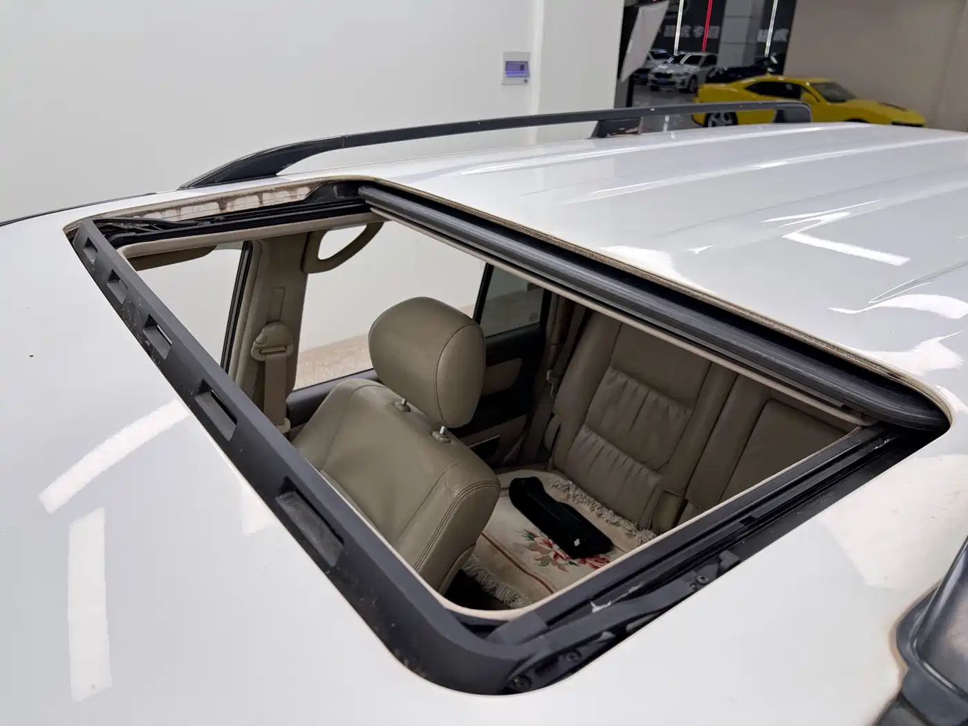 Toyota Land Cruiser 2005 Model 4.7L Automatic VX-R Luxury DVD Edition фото 30