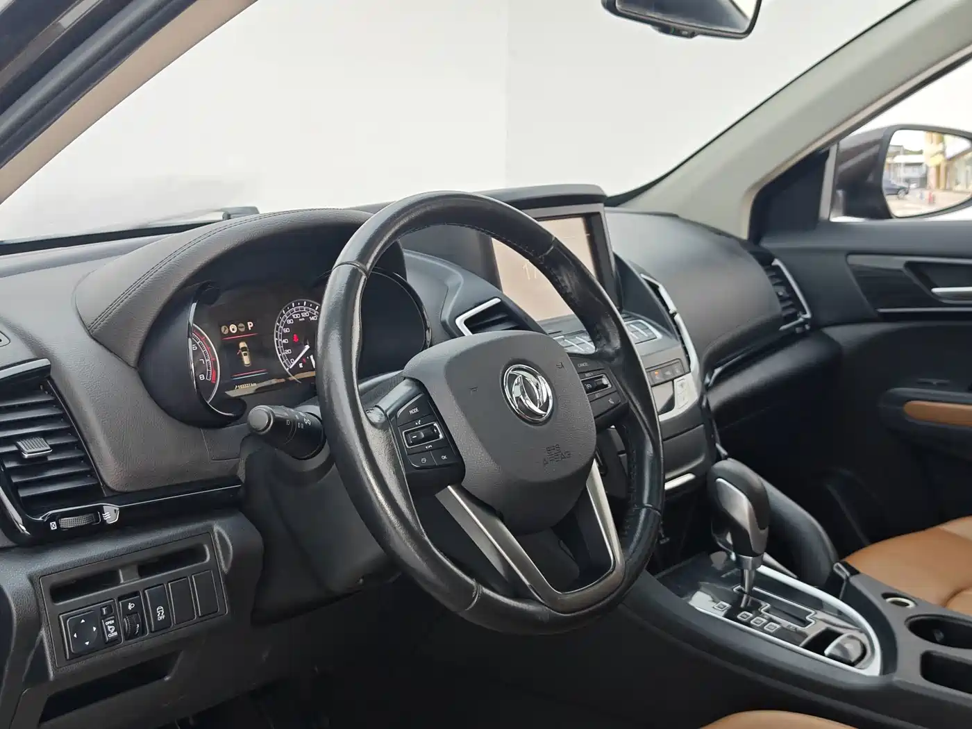 Dongfeng Fengdu MX5 2017 2016 2.0L Automatic Flagship Edition