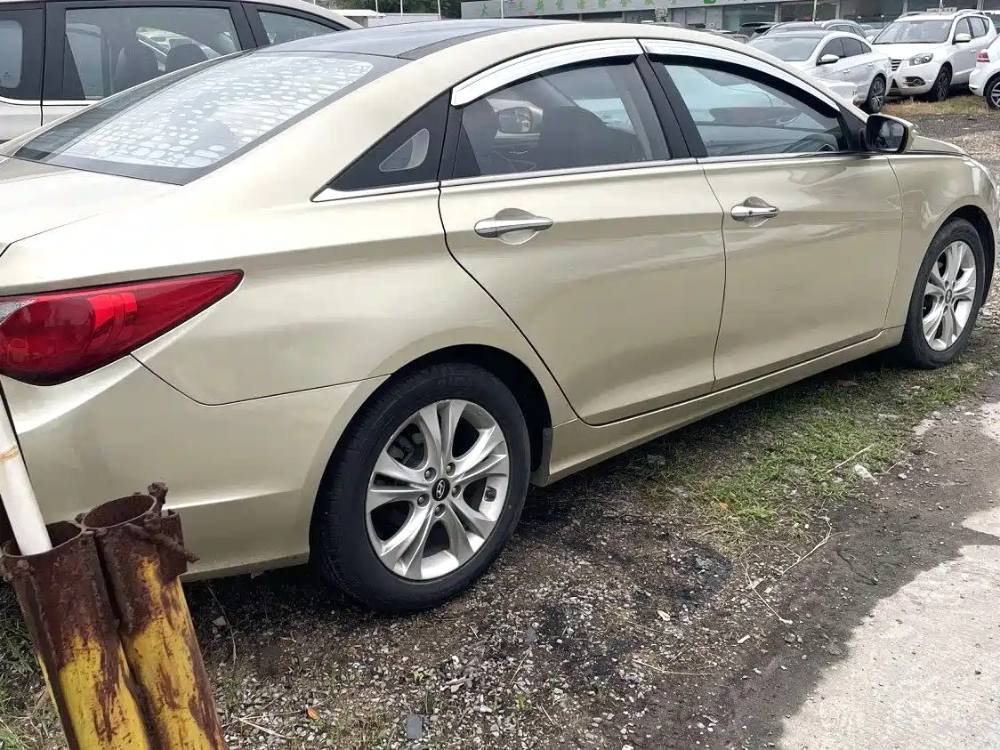 Hyundai Sonata 2013 2.0L Automatic Premium Edition фото 4