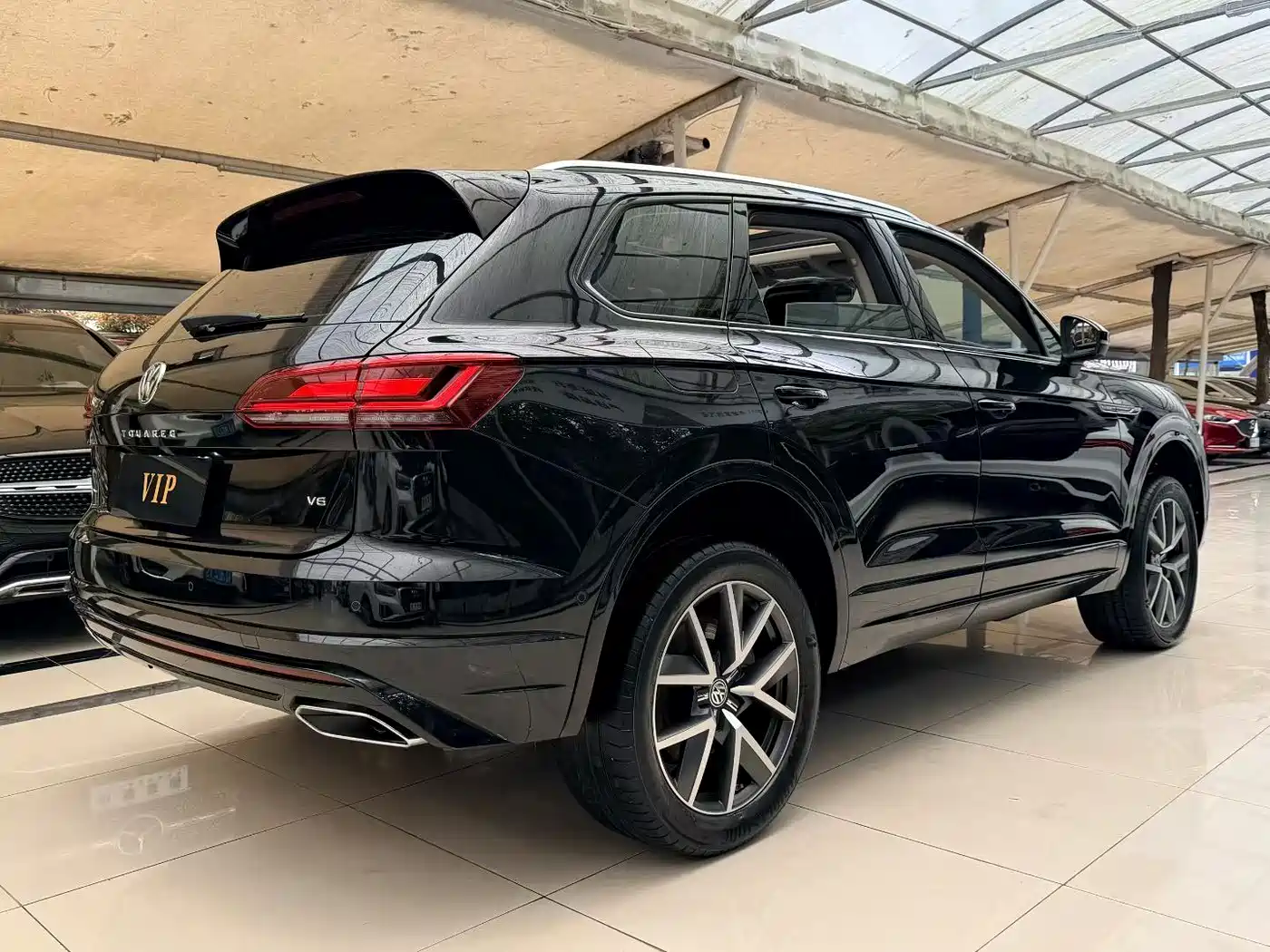 VOLKSWAGEN TOUAREG