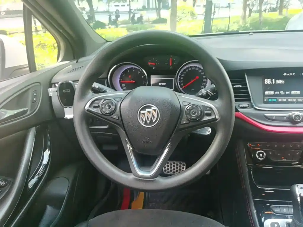 Photo 3 - Buick Verano
