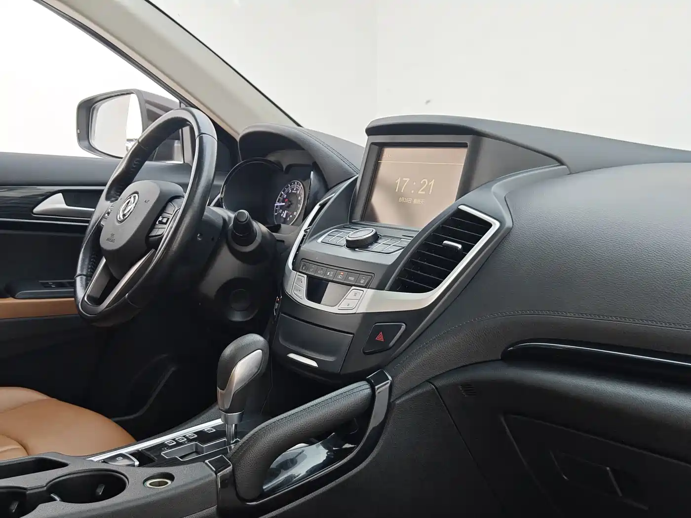 Dongfeng Fengdu MX5 2017 2016 2.0L Automatic Flagship Edition