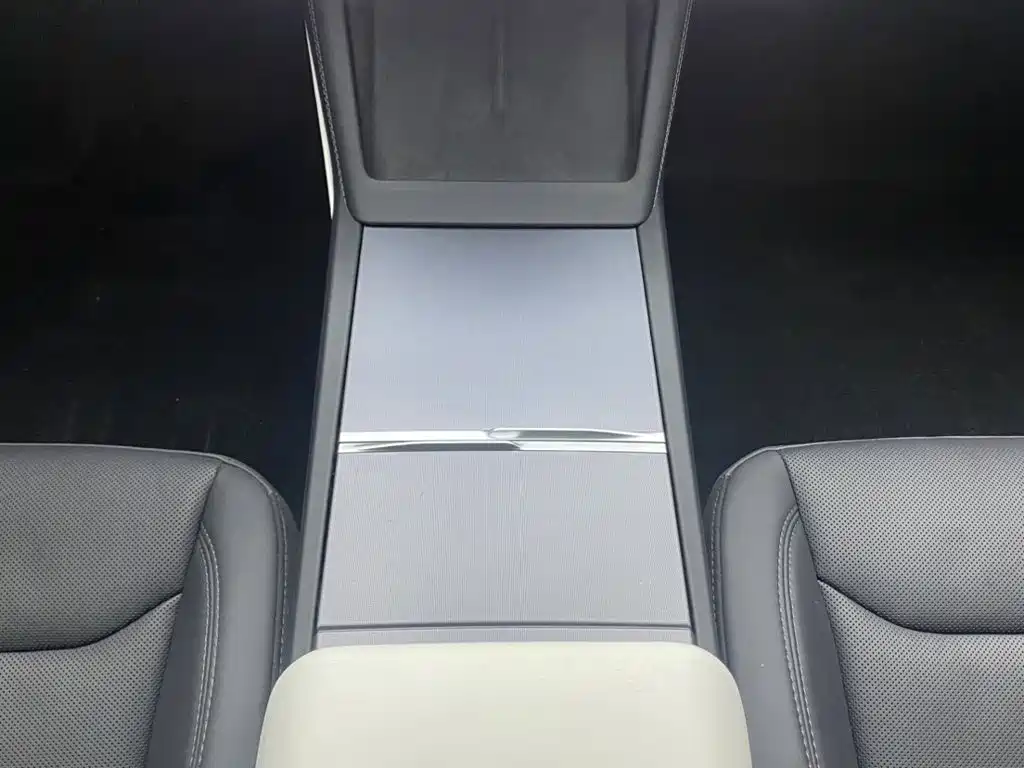 Фото 20 - Tesla Model 3