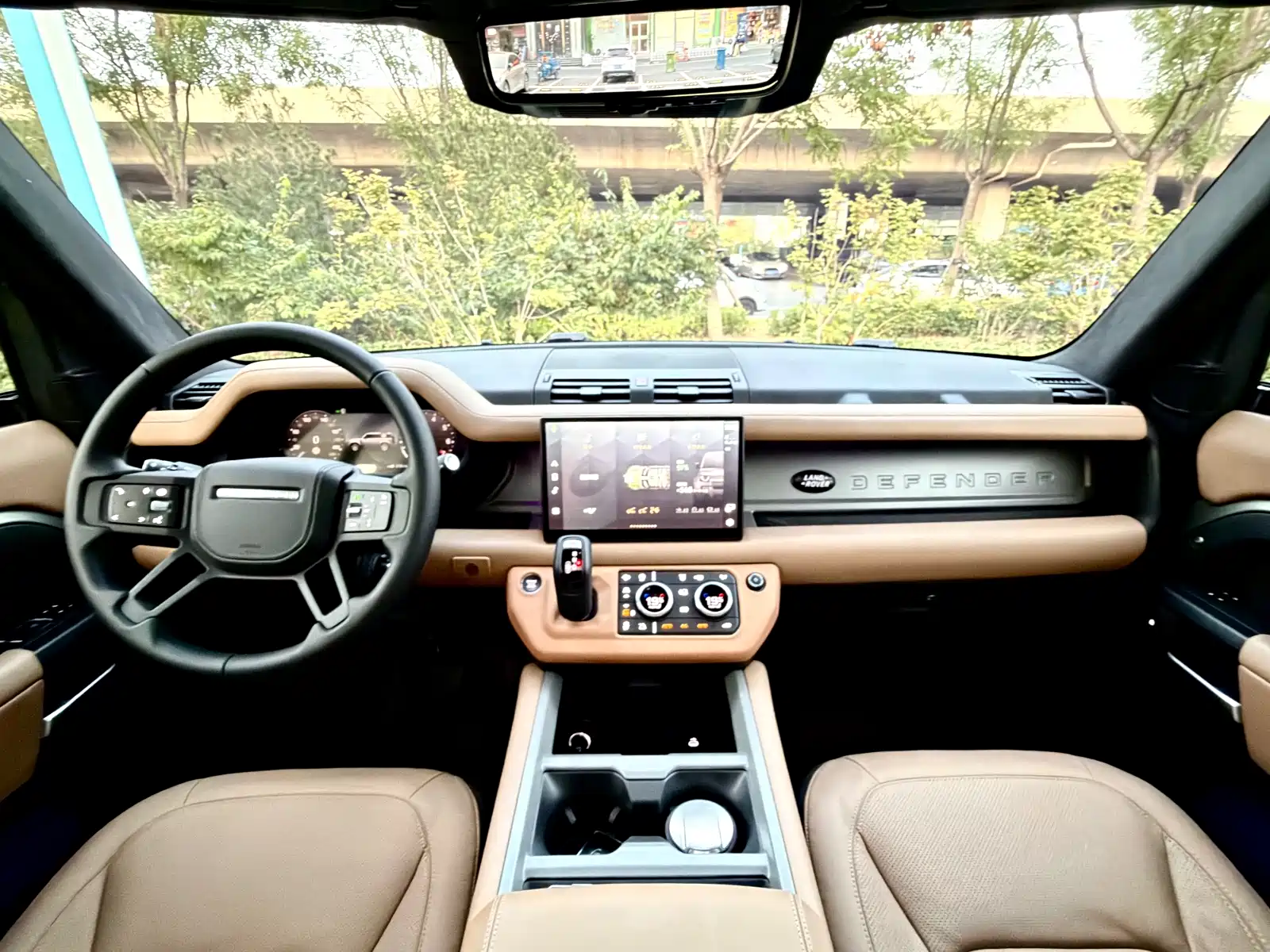 Photo 7 - Land Rover Defender