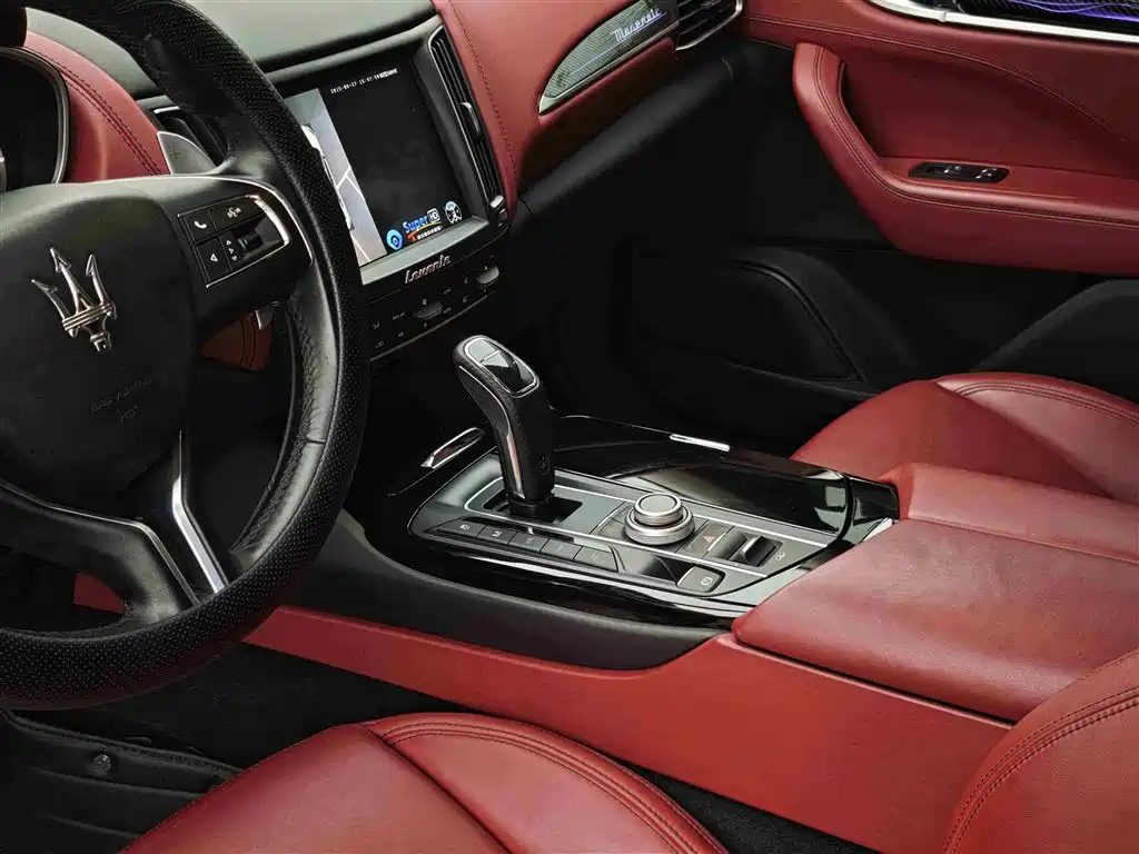 Maserati Levante 2016 3.0T Standard фото 15