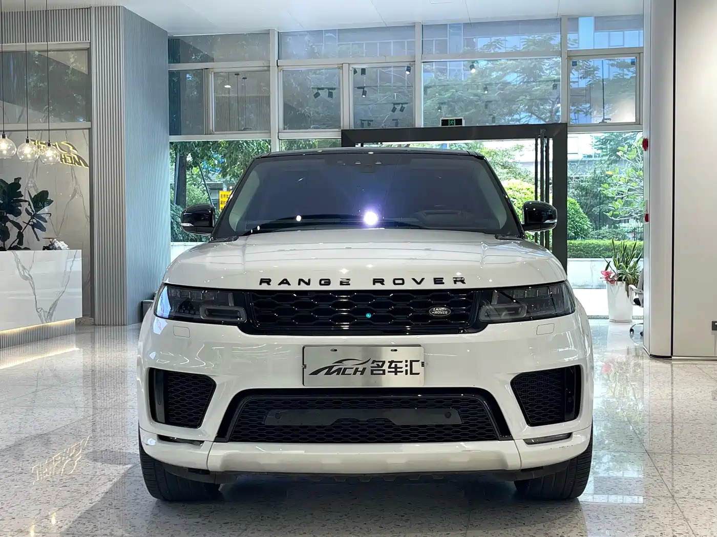 Land Rover Range Rover Sport 2022 3.0 L6 Gloss Black Edition фото 2