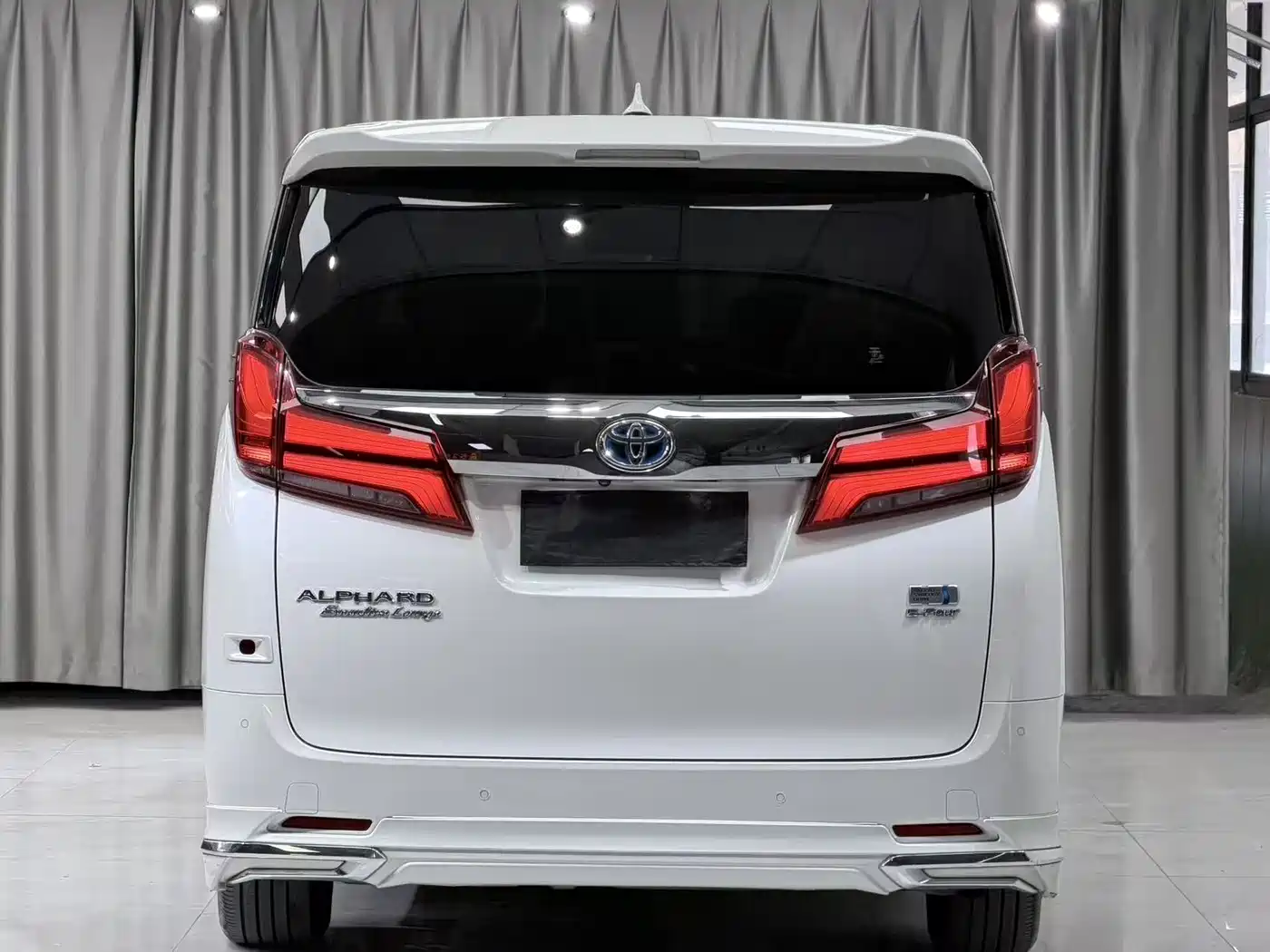 Toyota Vellfire 2020 Twin Engine 2.5L HV Premium Edition фото 12