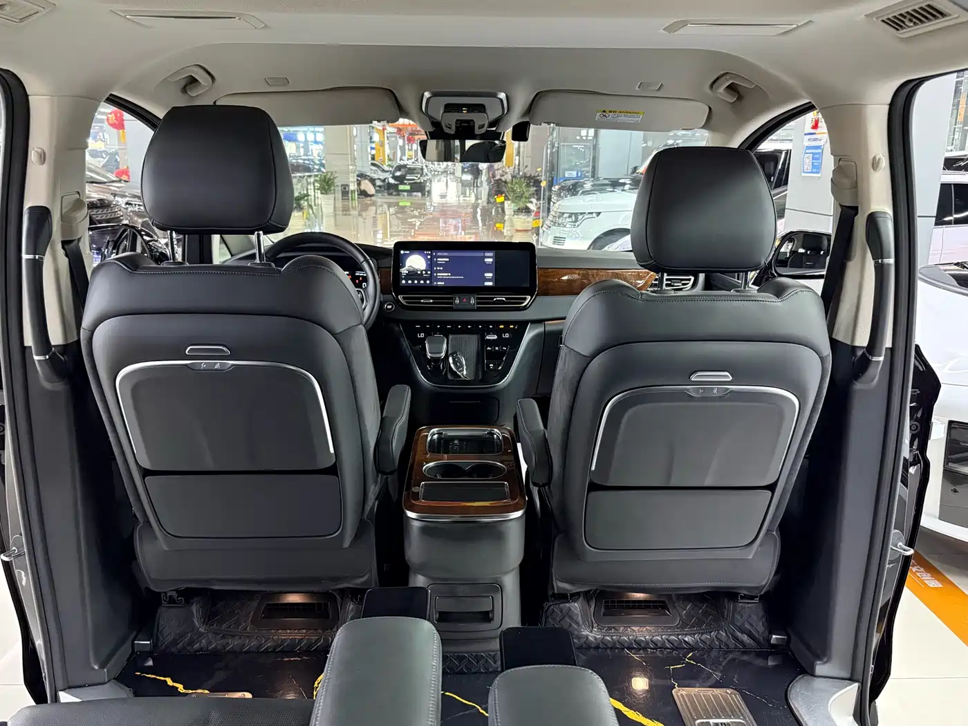 Hongqi HQ9 PHEV 2024 Model 2.0T AWD Luxury Edition фото 17