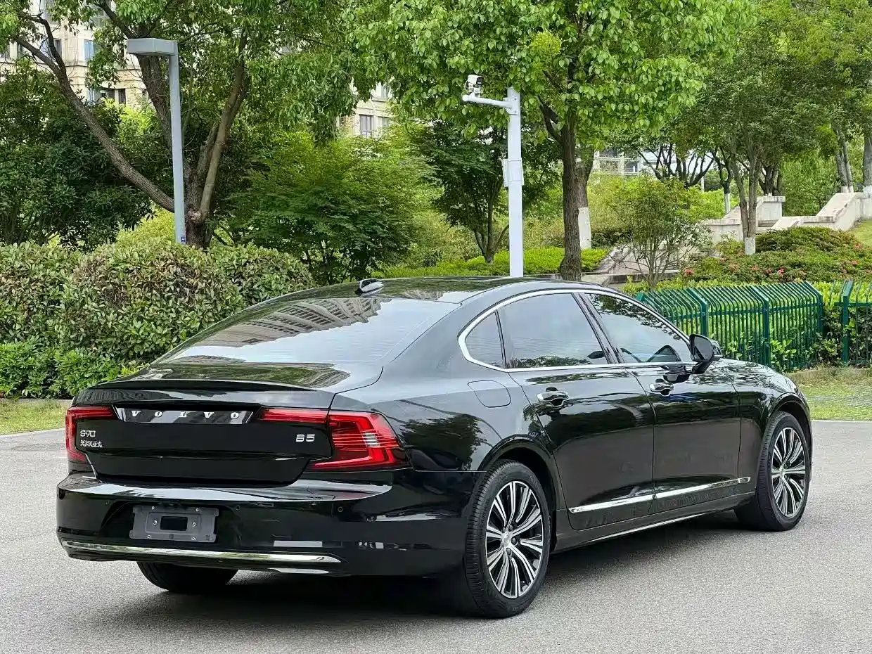 Фото 9 - Volvo S90