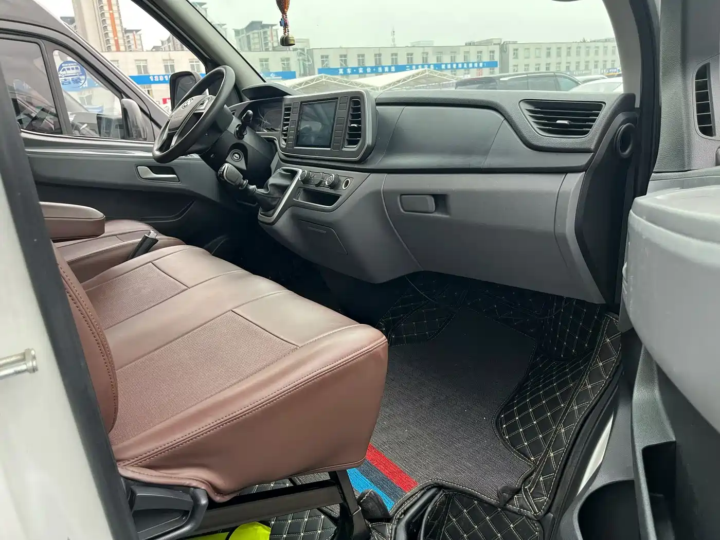 SAIC Maxus Xintu V80 2021 2.0T Manual Classic Aoyuntong 139PS Medium Wheelbase Medium Roof 6/7/8/9 Seater фото 5