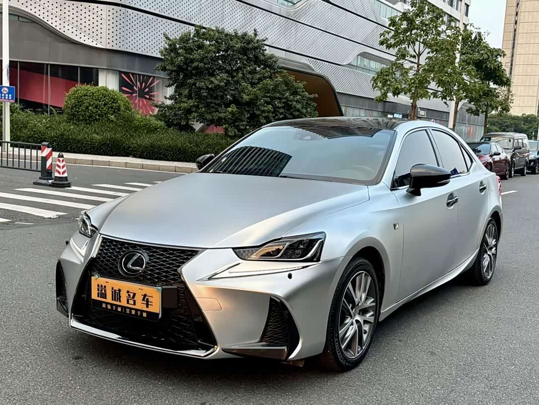 Lexus IS
