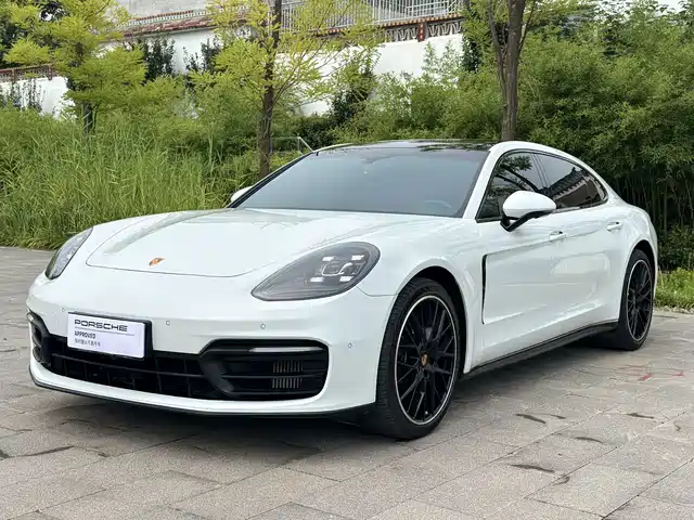Porsche Panamera 2021