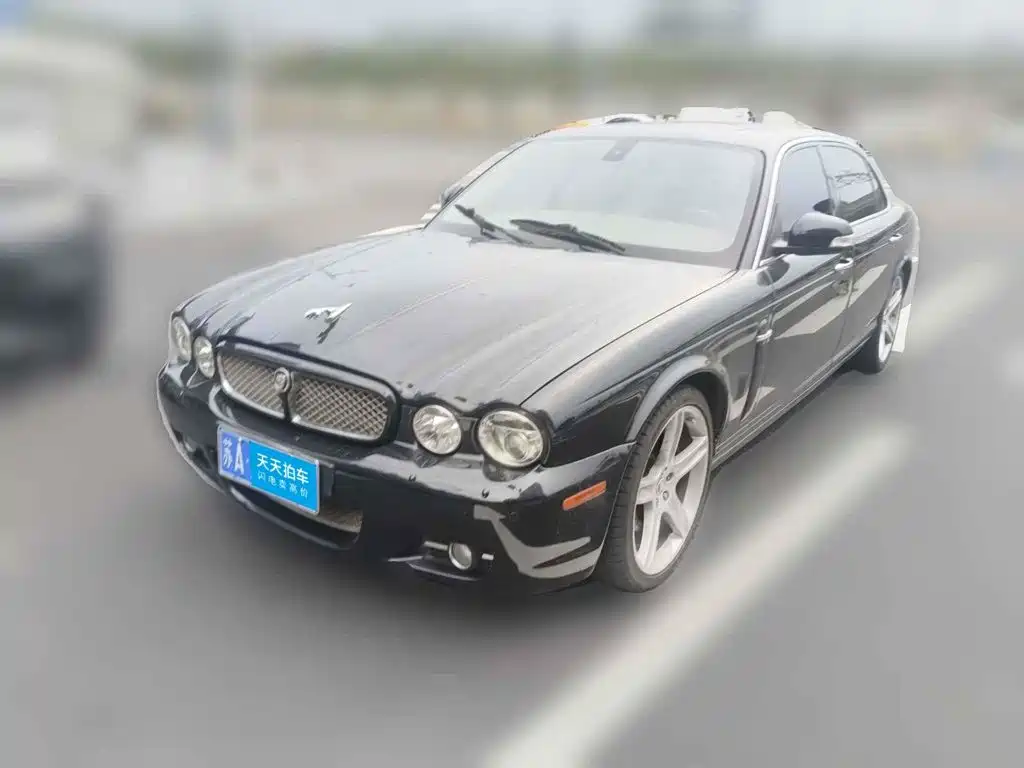 Jaguar XJ