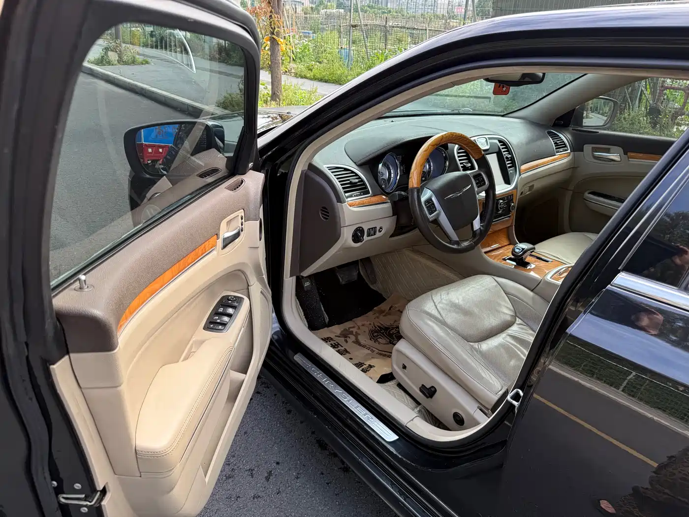 Chrysler 300C (Import) 2014 2013 Model 3.6L Premium Comfort Edition