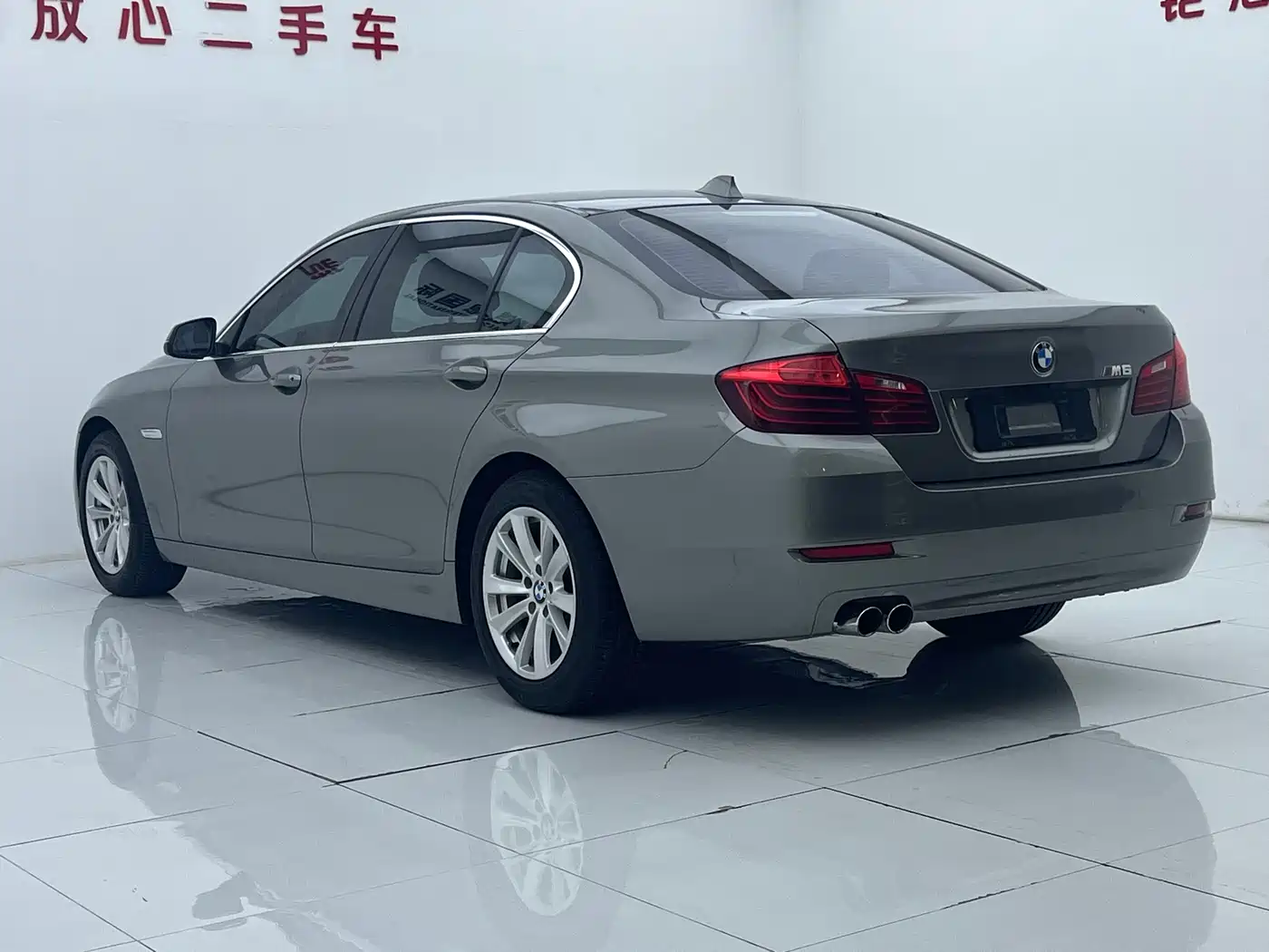 BMW 5 Series 2017 520Li Classic Edition фото 14