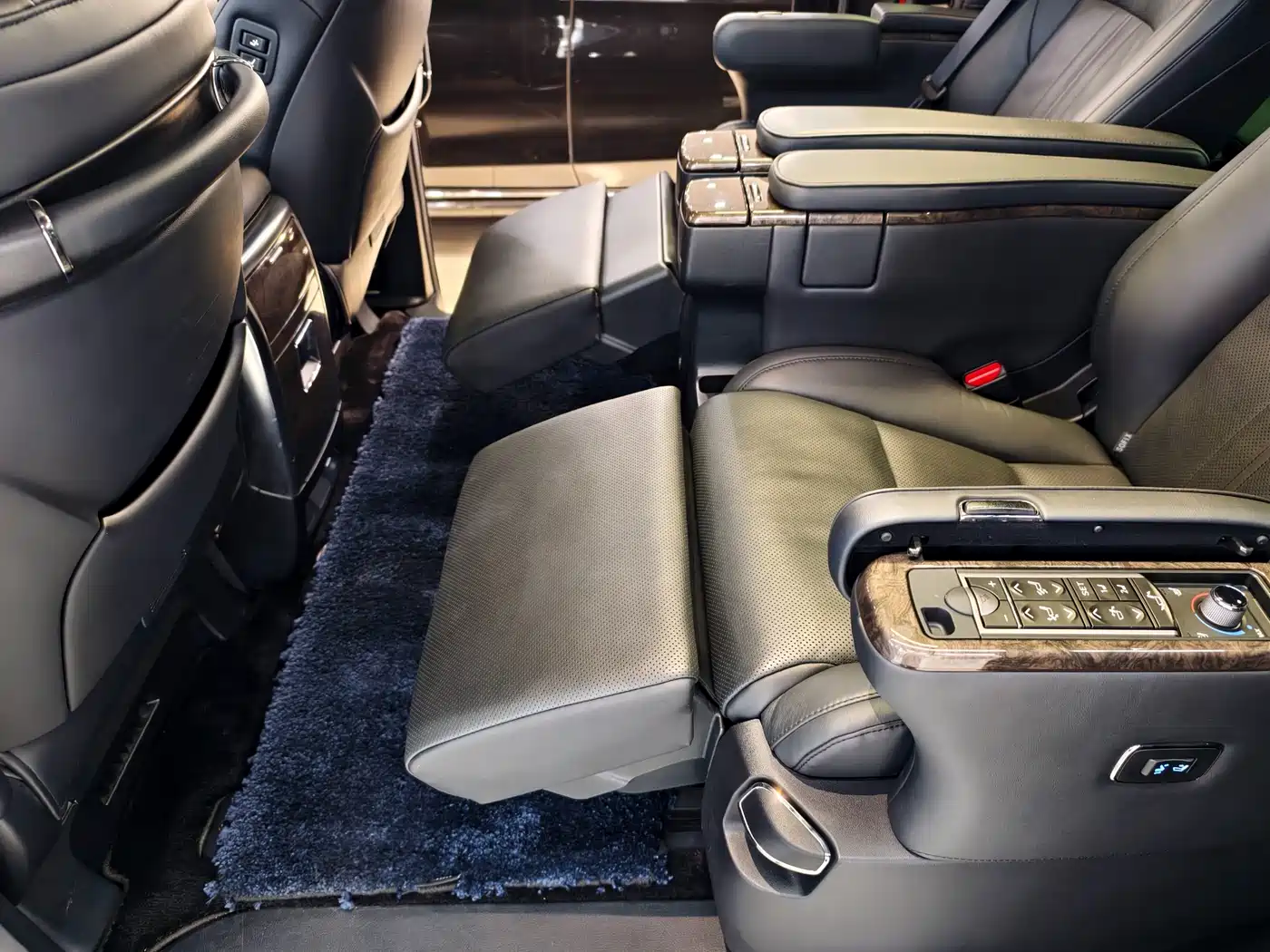 Toyota Vellfire 2021 Crown Hybrid 2.5L HV Supreme Edition фото 25