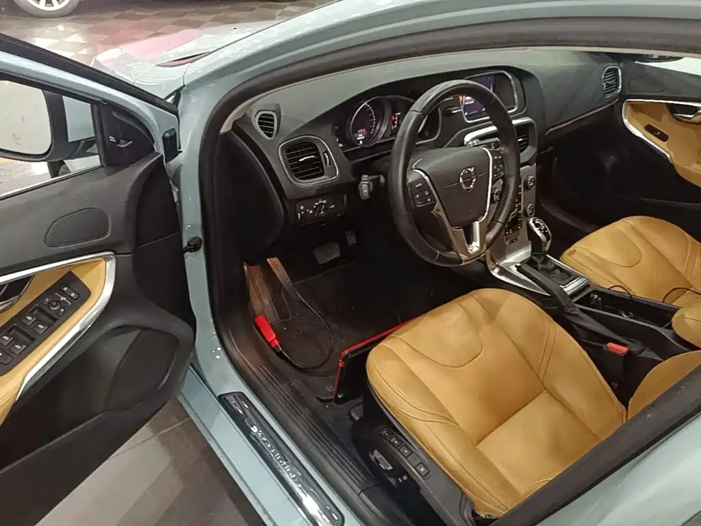 Volvo V40 2017 2017 T3 R-Design