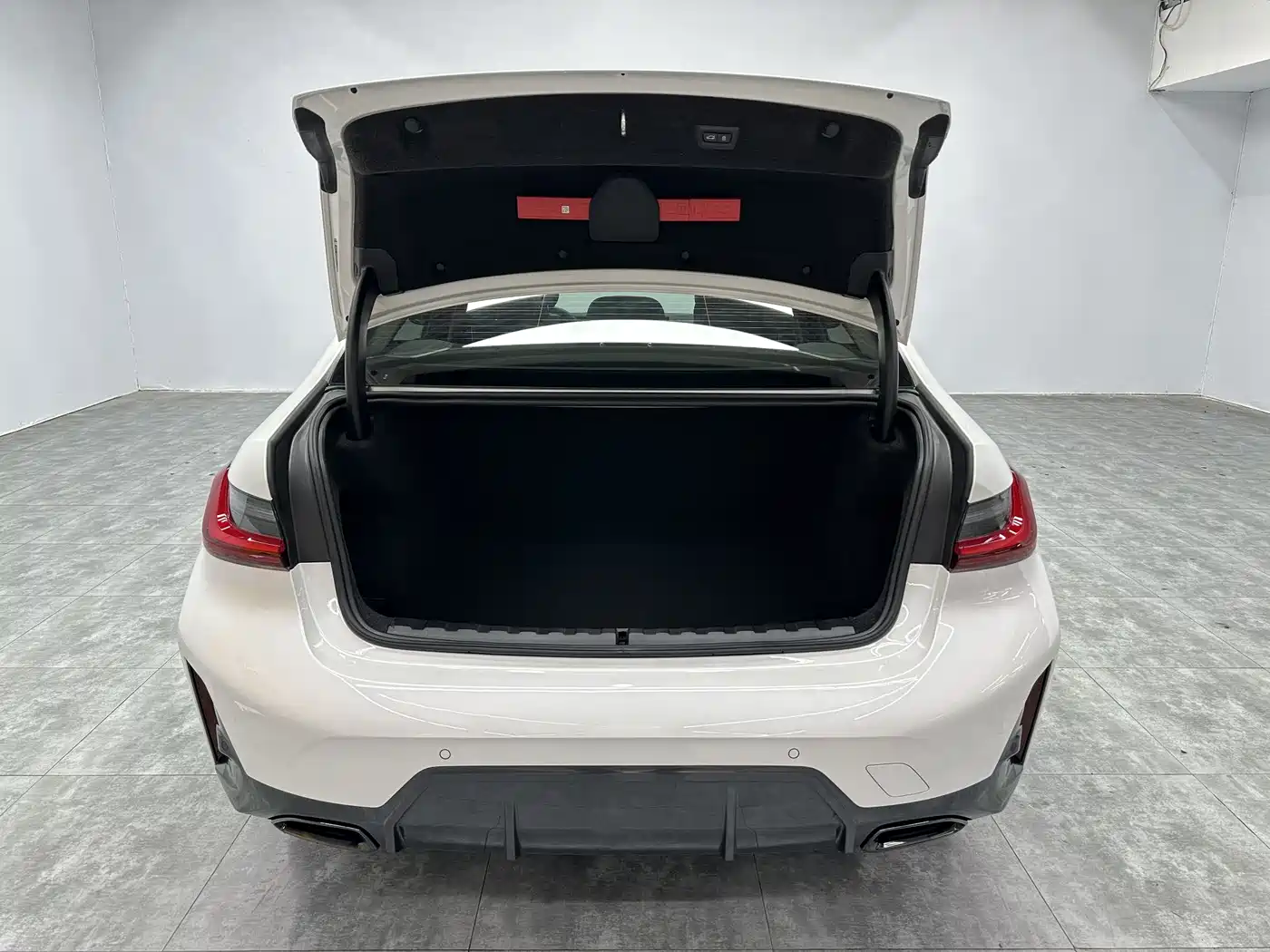 BMW 3 Series 2024 325Li M Sport Shadowline Package фото 14