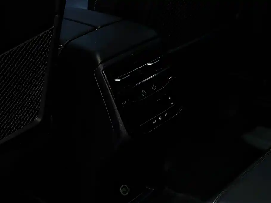 Audi Q6 2024 40 TFSI quattro Cloud View Yulin Package 7-seater фото 11