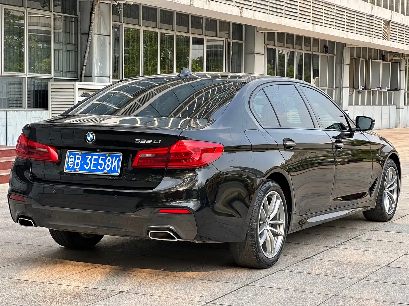 BMW 5 Series 2018 525Li M Sport Package фото 16
