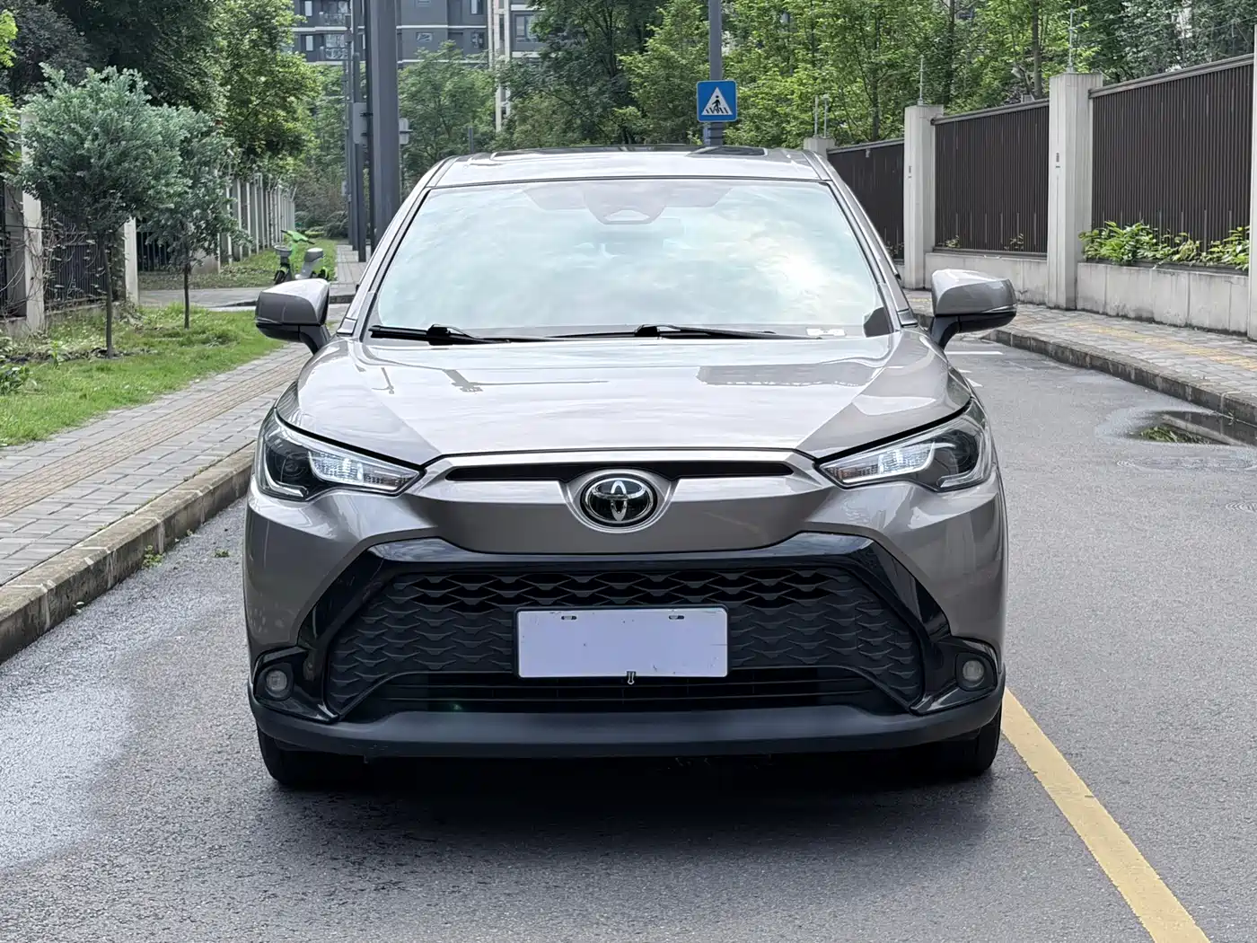 Toyota Frontlander 2023 2.0L CVT Leading Edition фото 2